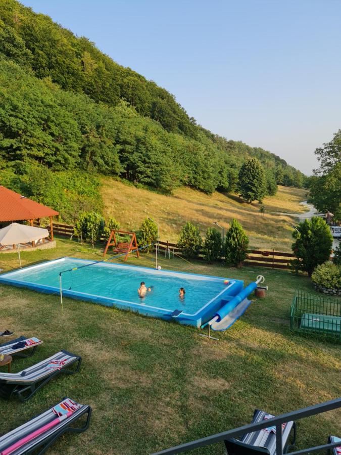 Pensiunea Castania - Pensiune Cu Piscina La Munte Половраджи Экстерьер фото